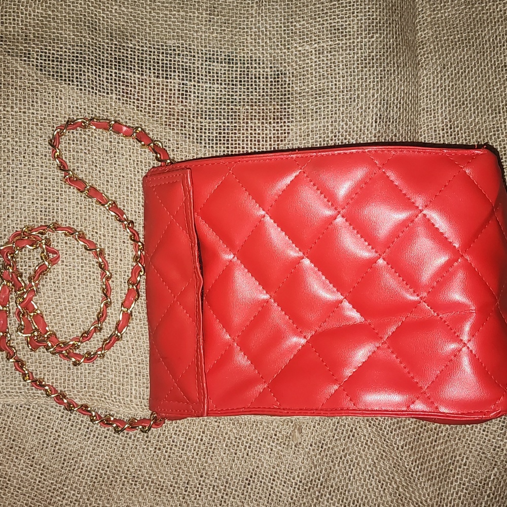 Insulated Red Quilted Lunch Bag With Chic Chain. New Without Tags